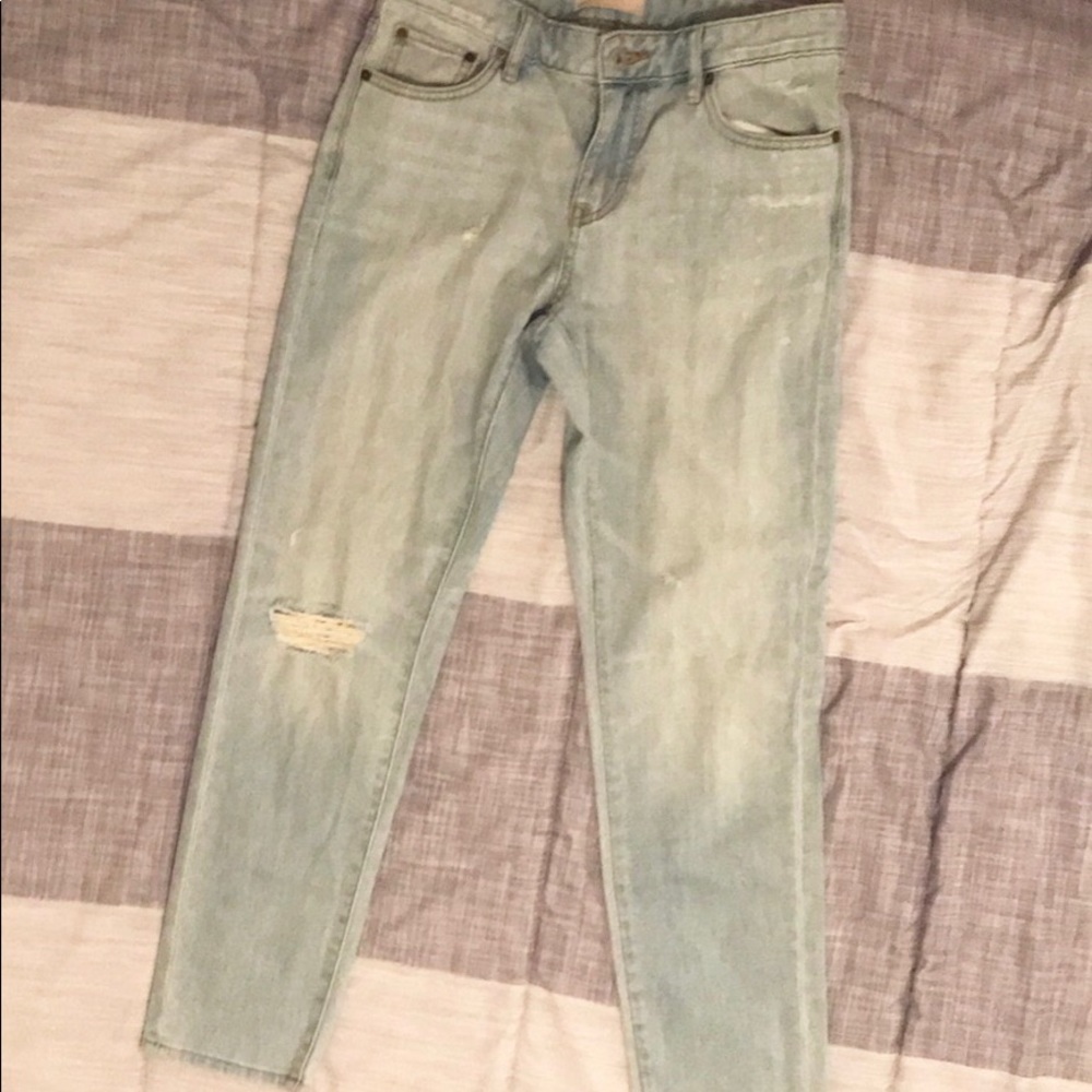 Light Wash Women’s Slim Boyfriend Jeans